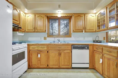 1389 Mayfield Dr, Lansing, MI 48906 photo 13