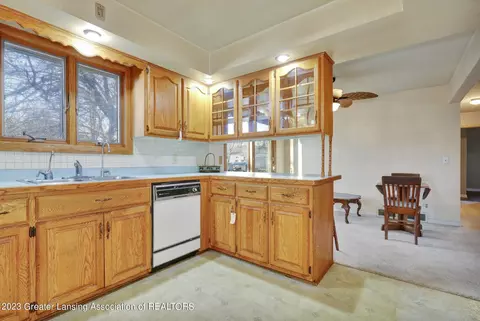 1389 Mayfield Dr, Lansing, MI 48906 photo 14