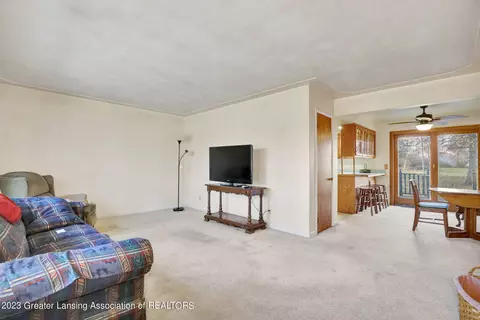 1389 Mayfield Dr, Lansing, MI 48906 photo 9