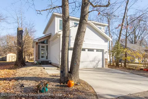 6158 Cottage Dr, Haslett, MI 48840 photo 2