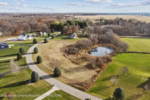 3 Ryon Dr, Olivet, MI 49076