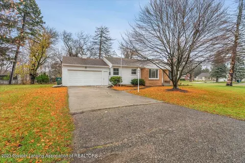 2808 Arlington Rd, Lansing, MI 48906