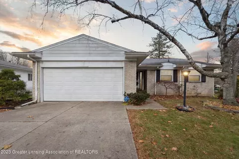 4158 Woodcreek Ln, Lansing, MI 48911