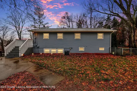 611 W Front St, Grand Ledge, MI 48837