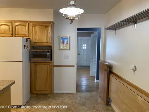 4901 Alpha St, Lansing, MI 48910 photo 9