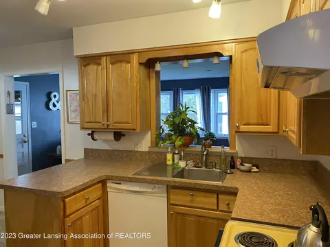 4901 Alpha St, Lansing, MI 48910 photo 7