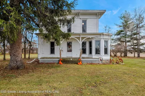 218 E Maple St, Bancroft, MI 48414 photo 2