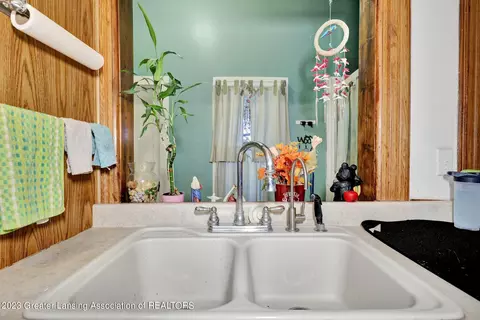 218 E Maple St, Bancroft, MI 48414 photo 10