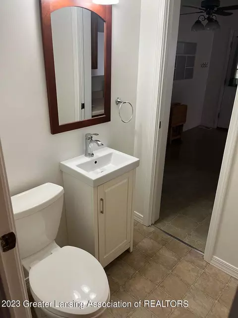 405 E Gibbs St, Saint Johns, MI 48879 photo 6