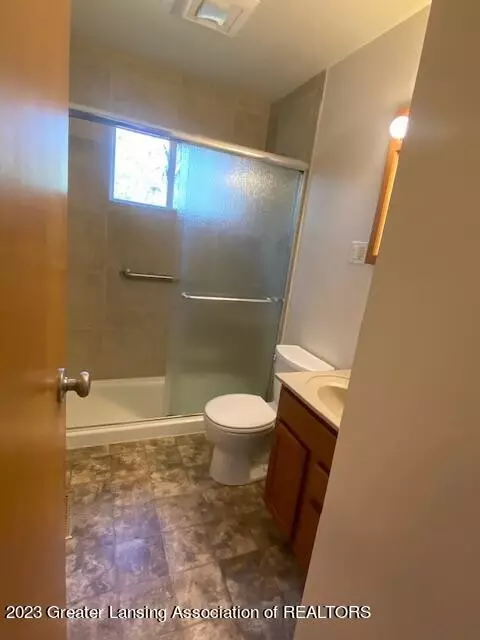 405 E Gibbs St, Saint Johns, MI 48879 photo 7