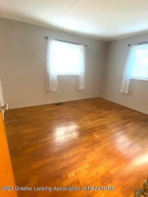 405 E Gibbs St, Saint Johns, MI 48879 photo 11