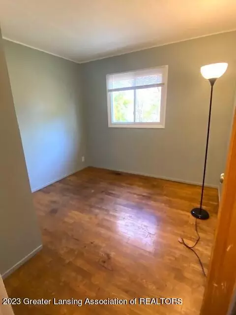 405 E Gibbs St, Saint Johns, MI 48879 photo 9