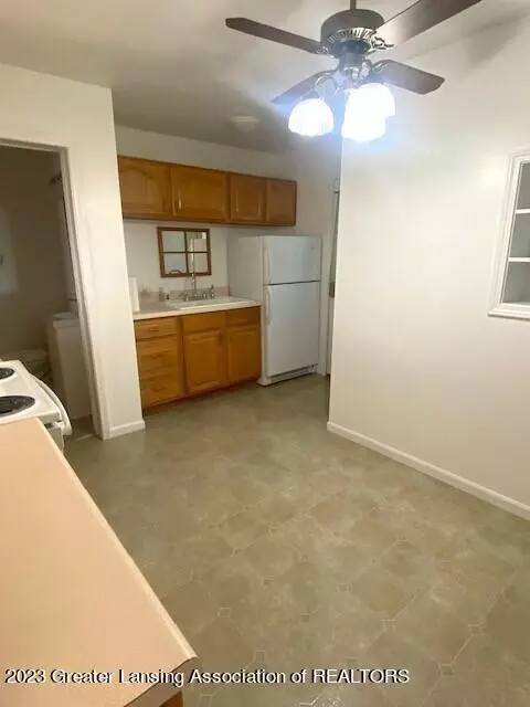 405 E Gibbs St, Saint Johns, MI 48879 photo 4