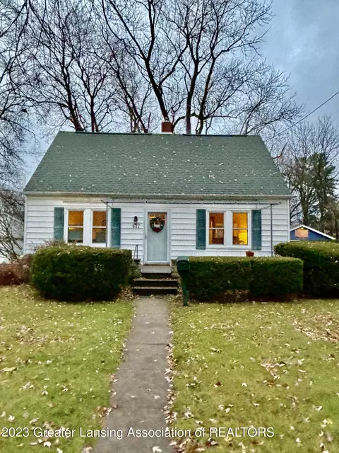 617 S Cochran Ave, Charlotte, MI 48813