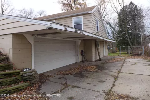 1137 N Waverly Rd, Lansing, MI 48917