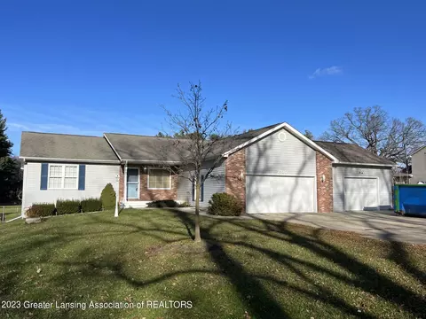 7920 Clark Rd, Grand Ledge, MI 48837