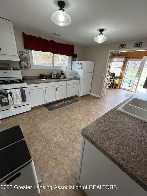 14076 Turner Rd, Dewitt, MI 48820 photo 5