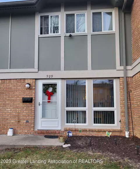 929 Trafalger Ln, East Lansing, MI 48823