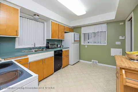 3210 Timber Dr, Lansing, MI 48917 photo 6