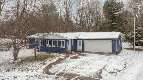 1138 Chesaning St, Saint Charles, MI 48655