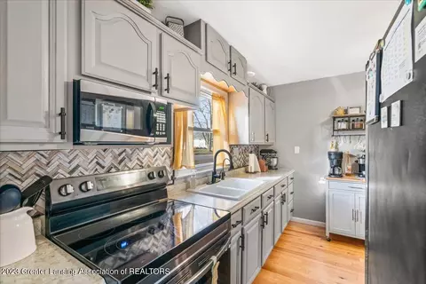 701 E Baldwin St, Saint Johns, MI 48879 photo 9