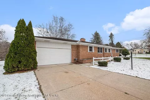 1626 Pepper Hill Dr, Lansing, MI 48917