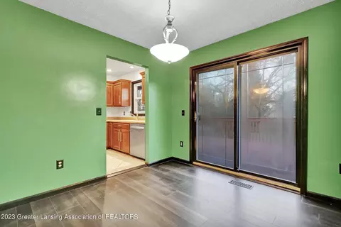 429 Jade Dr, Lansing, MI 48917 photo 9