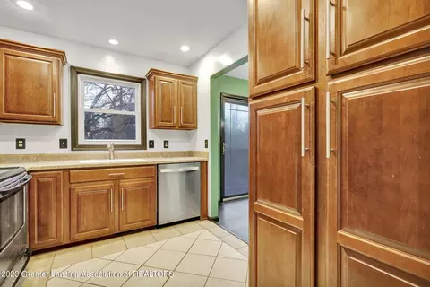 429 Jade Dr, Lansing, MI 48917 photo 15