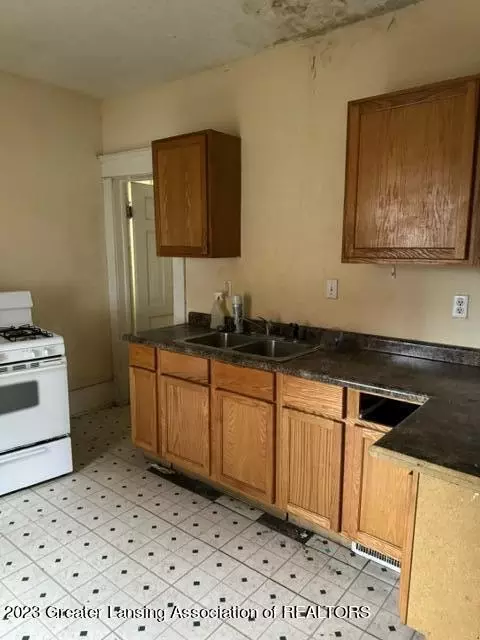 118 W Csar E Chvez Ave, Lansing, MI 48906 photo 8