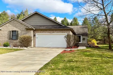 6220 Timber View Dr, East Lansing, MI 48823