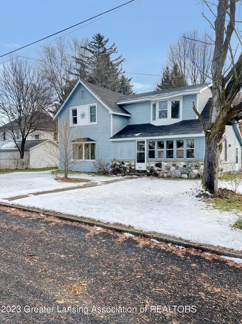 4308 1st St, Mcbride, MI 48852