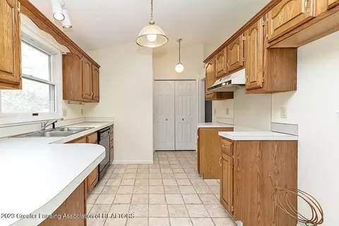 1191 E State Rd, Lansing, MI 48906 photo 12