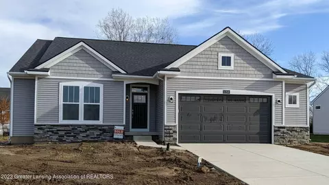 11258 Traverse Dr, Grand Ledge, MI 48837