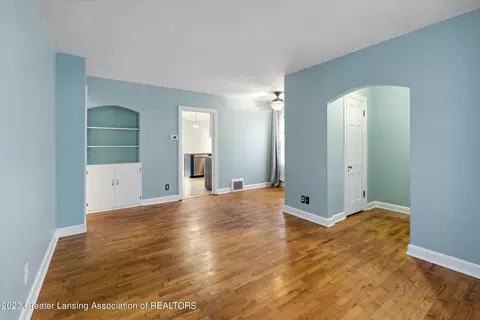 710 Pacific Ave, Lansing, MI 48910 photo 8