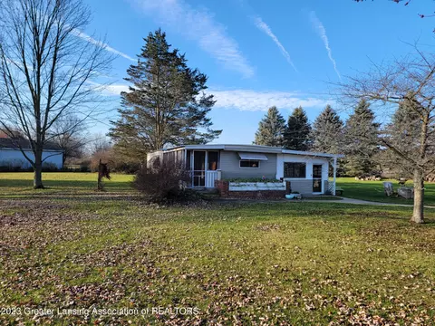 5341 Ann Dr, Bath, MI 48808