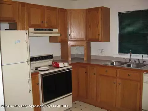 301 Cox Blvd, Lansing, MI 48910