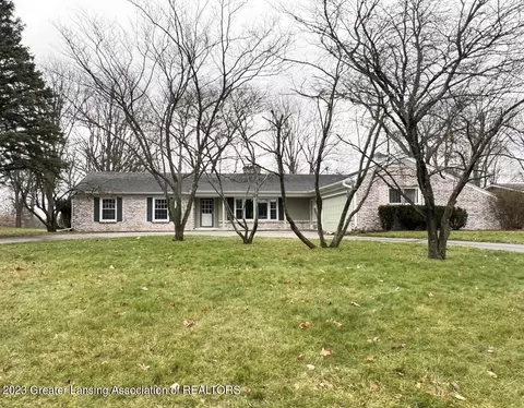 6070 N Skyline Dr, East Lansing, MI 48823