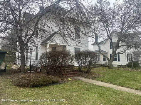 425 E Grand River Ave, Fowlerville, MI 48836