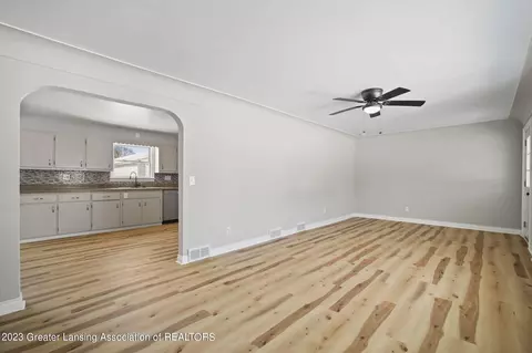 1206 Whitney St, Jackson, MI 49202 photo 6