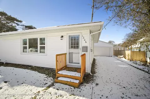 1206 Whitney St, Jackson, MI 49202 photo 3