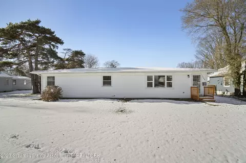 1206 Whitney St, Jackson, MI 49202 photo 2