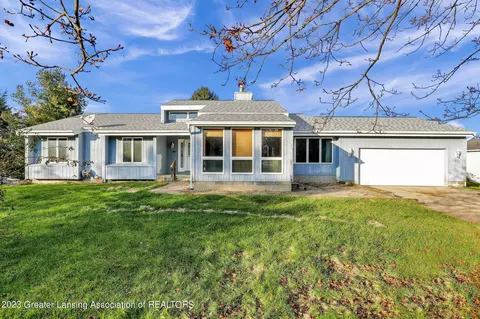 8607 Island Hwy, Eaton Rapids, MI 48827