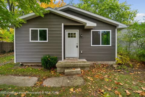 2320 Midwood St, Lansing, MI 48911
