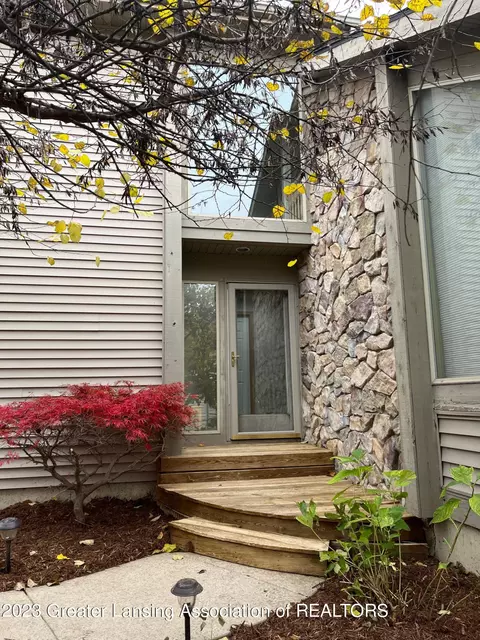 16967 Cedarbrook Dr, Haslett, MI 48840 photo 4