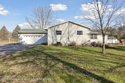910 W Dansville Rd, Mason, MI 48854