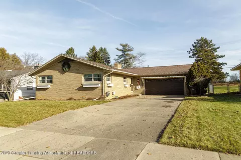 1334 Boynton Dr, Lansing, MI 48917