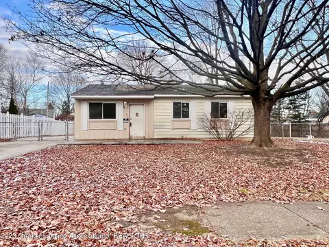 1310 Mark Twain Dr, Lansing, MI 48911