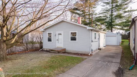 516 Catherine St, Lansing, MI 48917