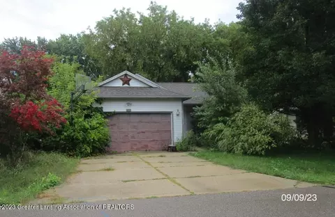 220 Winding River Dr #2, Williamston, MI 48895