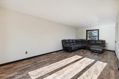 1933 Maple Shade Dr, Williamston, MI 48895 photo 8